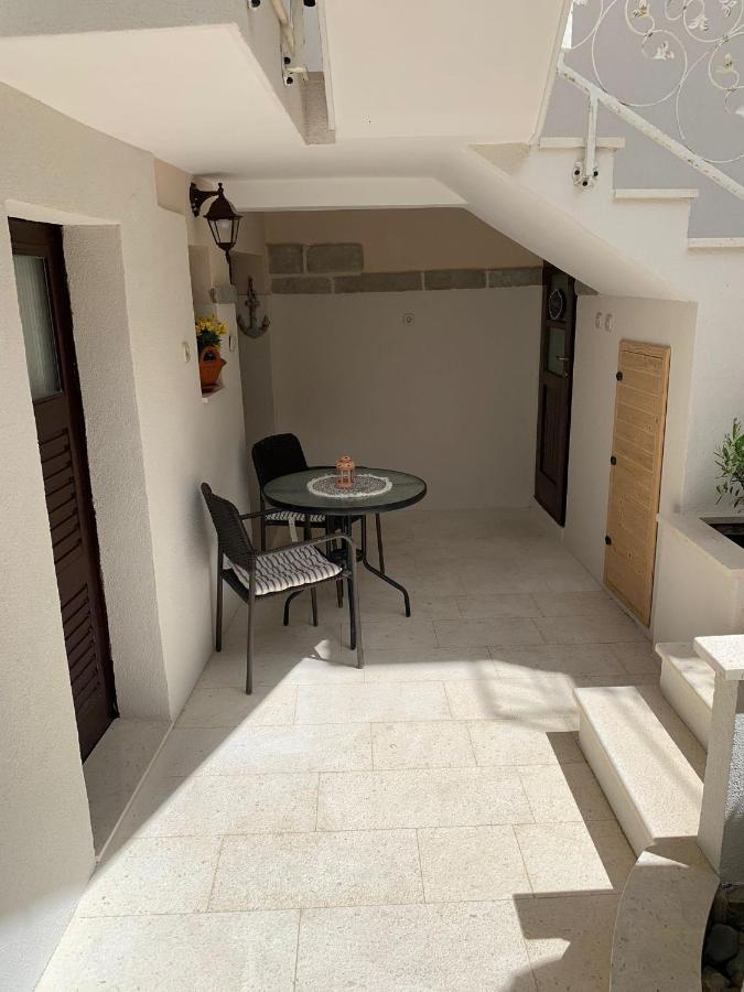 Karmelita's place -studio Šibenik Exterior foto