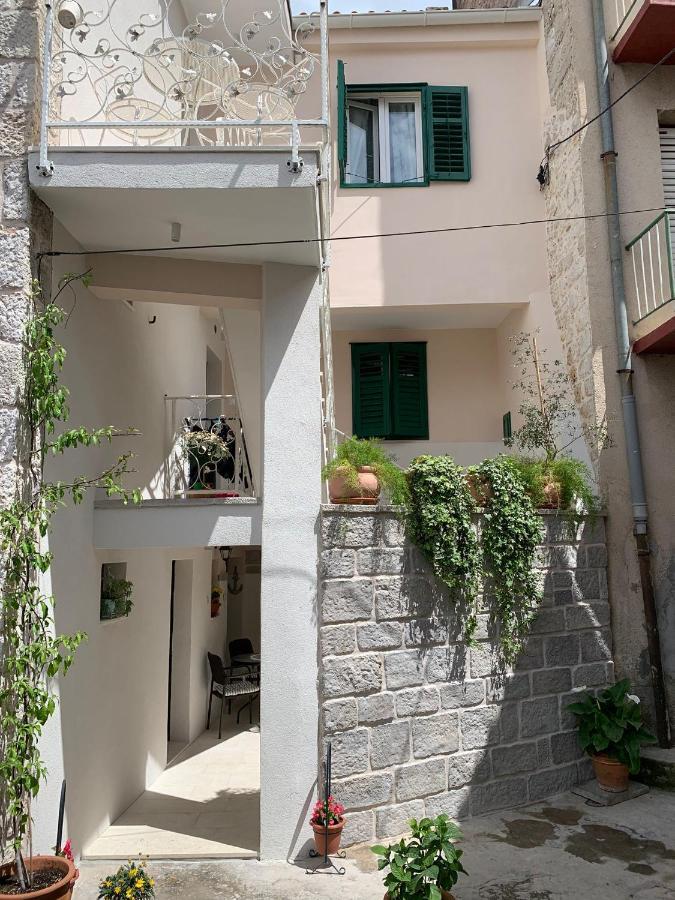 Karmelita's place -studio Šibenik Exterior foto