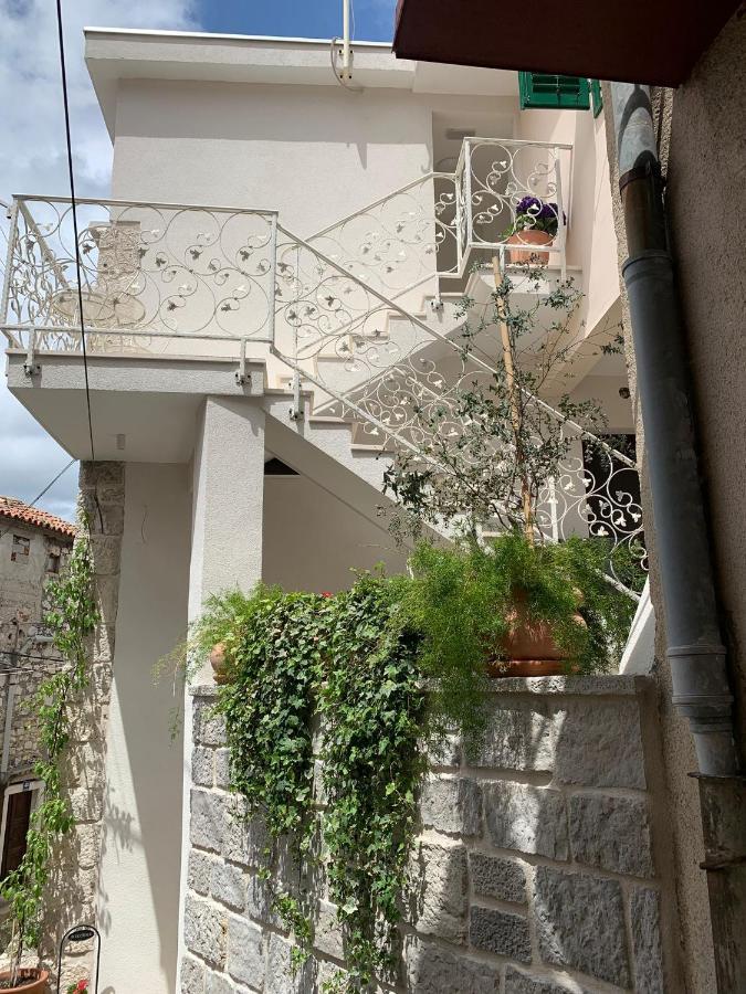 Karmelita's place -studio Šibenik Exterior foto